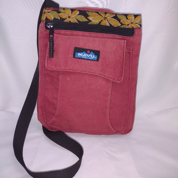 Kavu Handbags - Kavu crossbody bag.
